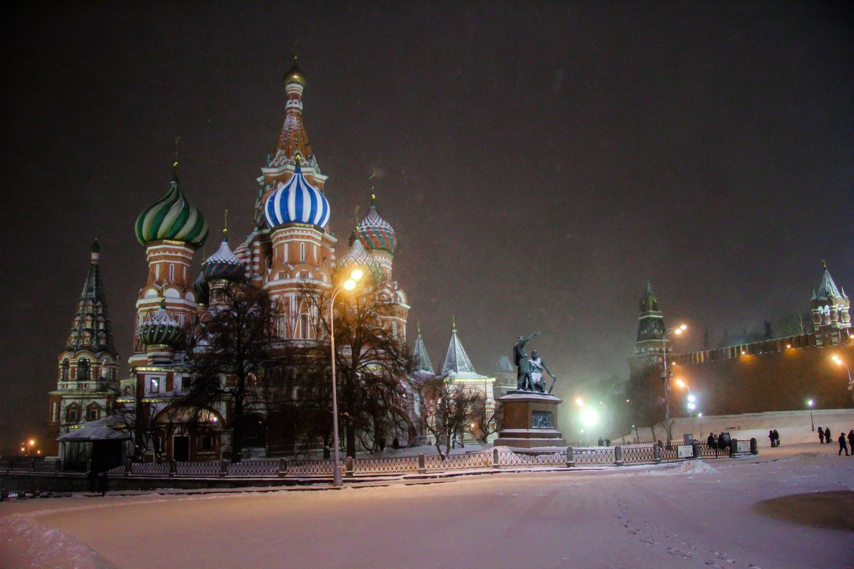 Собор Василия Блаженного в Москве зимой