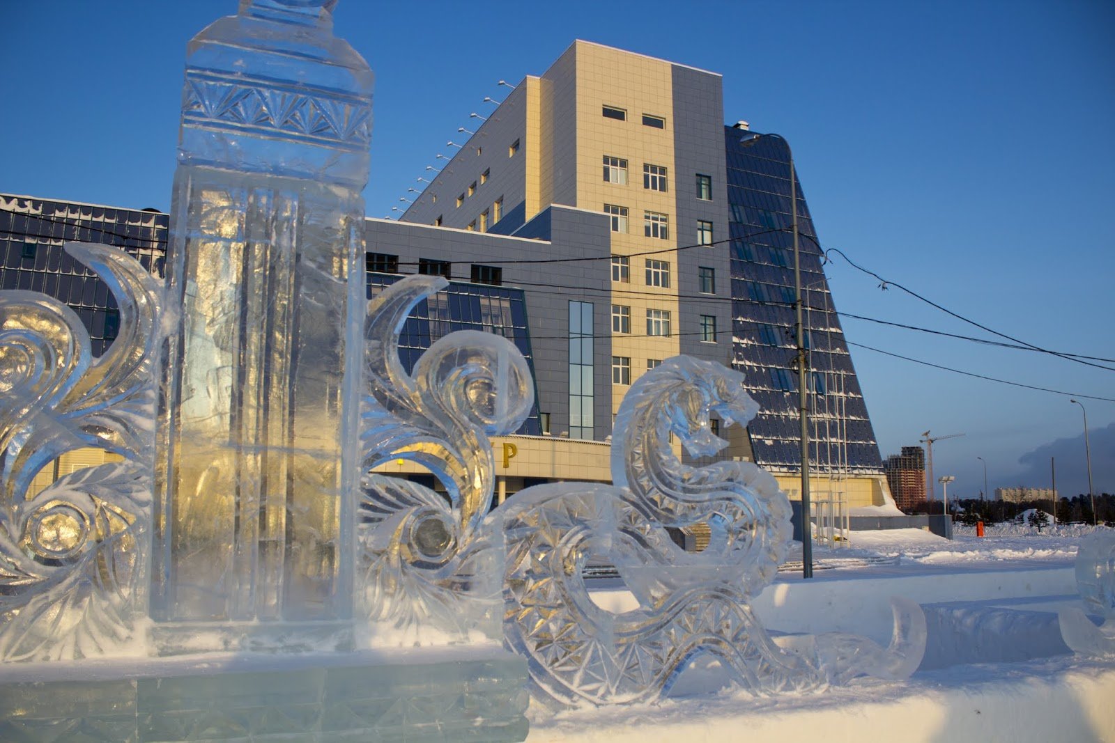 Мир г сургут. Сургут. Город Сургут зимой. Ледяные городки в Сургуте. Достопримечательности Сургута зима.