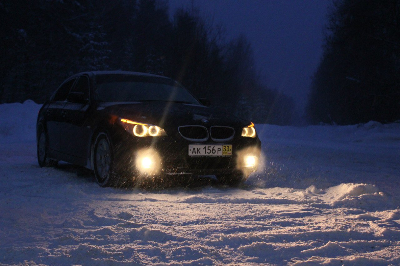 БМВ е60 зимой ночью