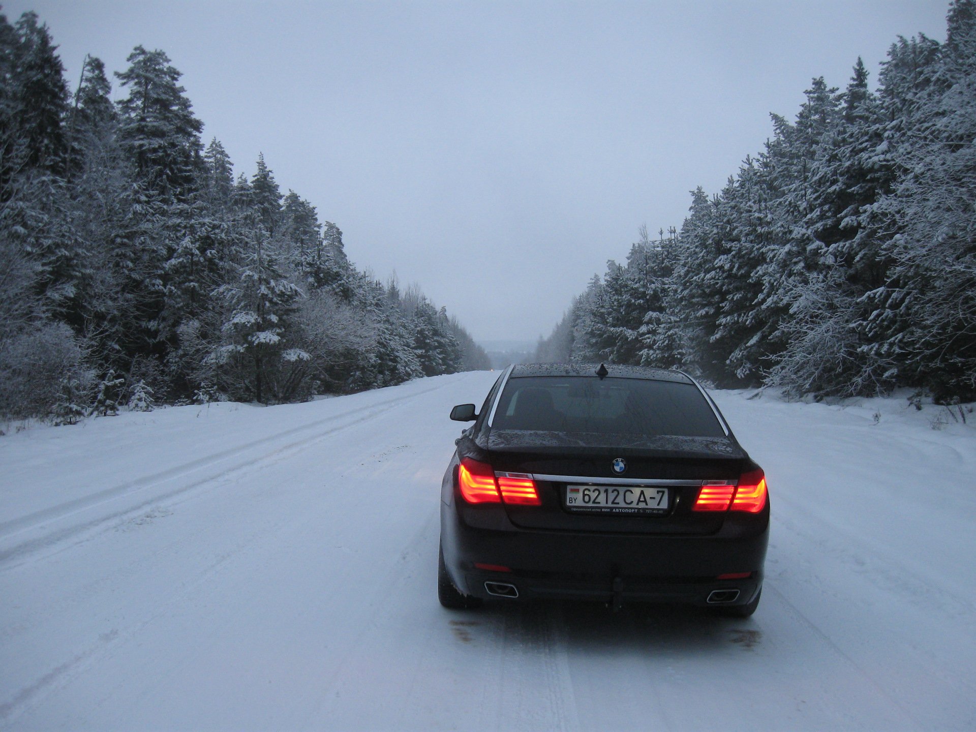 М5 зима. БМВ м5 зима ночь. БМВ м5 черная зимой. BMW e39 зимой. BMW 750i зима.