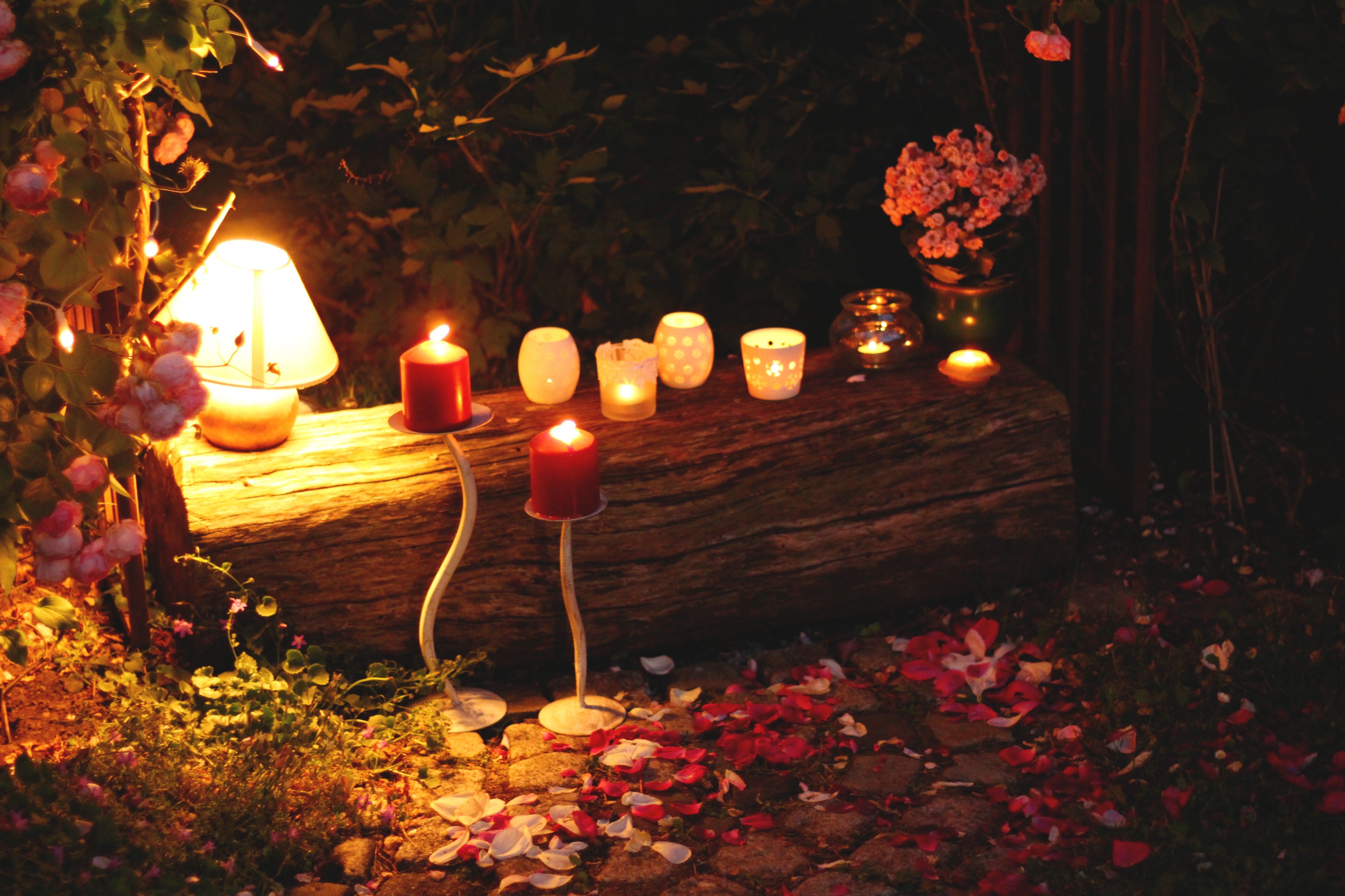 Осенний вечер октября. Уютного осеннего вечера. Осенний вечер в саду. День посиделок при свечах. Романтичного осеннего вечера.