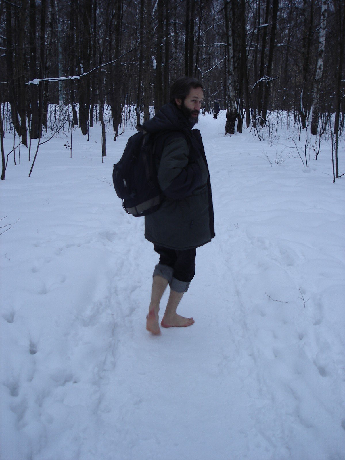 Прогулки по снегу босиком зимой