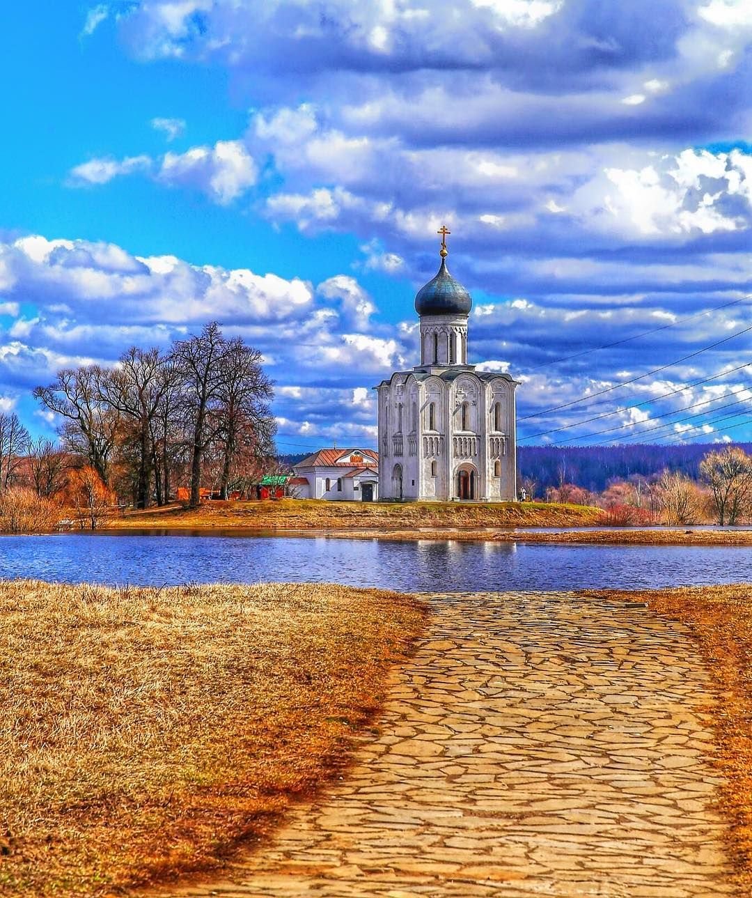 Церковь Покрова на Нерли осень