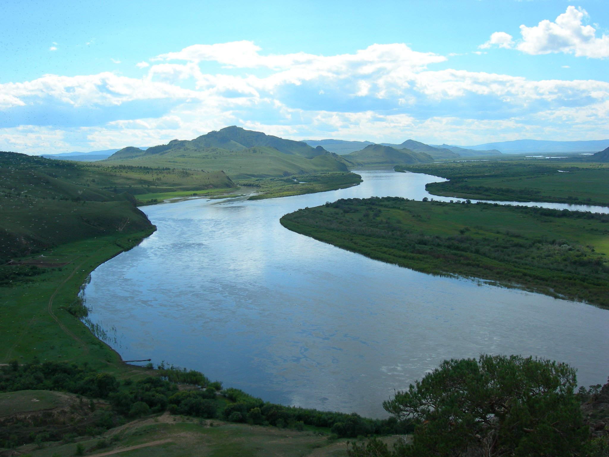 Река россии впадающая в озеро. Река Селенга в Бурятии. Река Селенга Монголия. Керулен река в Монголии. Озеро Байкал река Селенга.