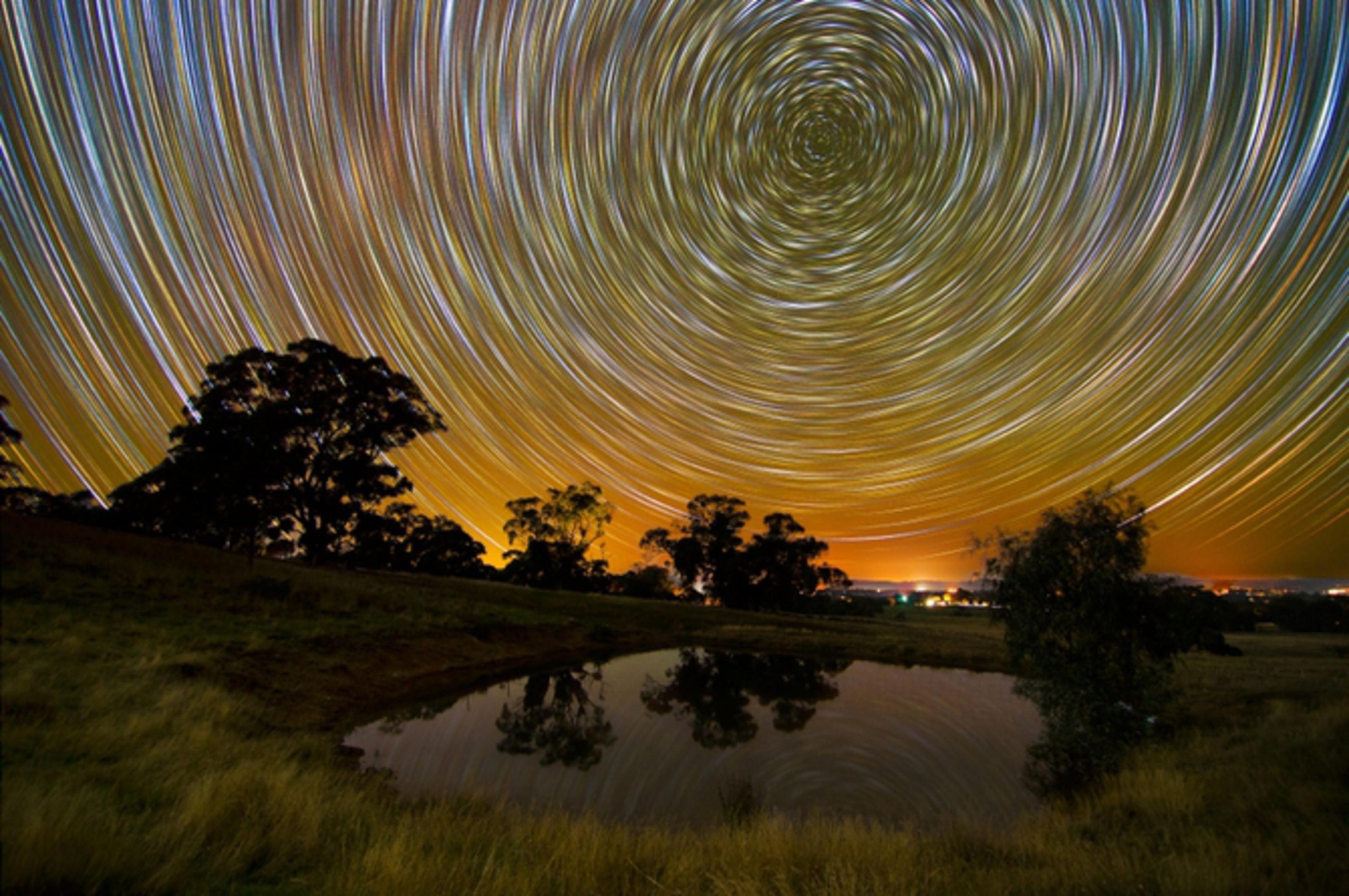 Звездное небо движении. Линкольн Харрисон фотограф. Пейзаж на длинной выдержке. Звездное небо на выдержке. Звездное небо на длинной выдержке.