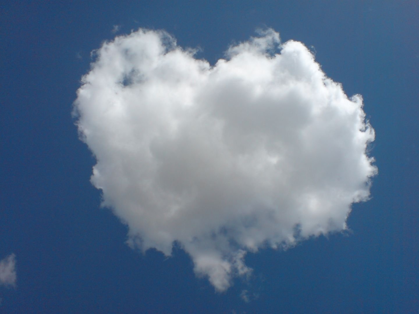 5 раз облако. Облако. Облако в виде сердца. На что похожи облака. Пушистые облака.