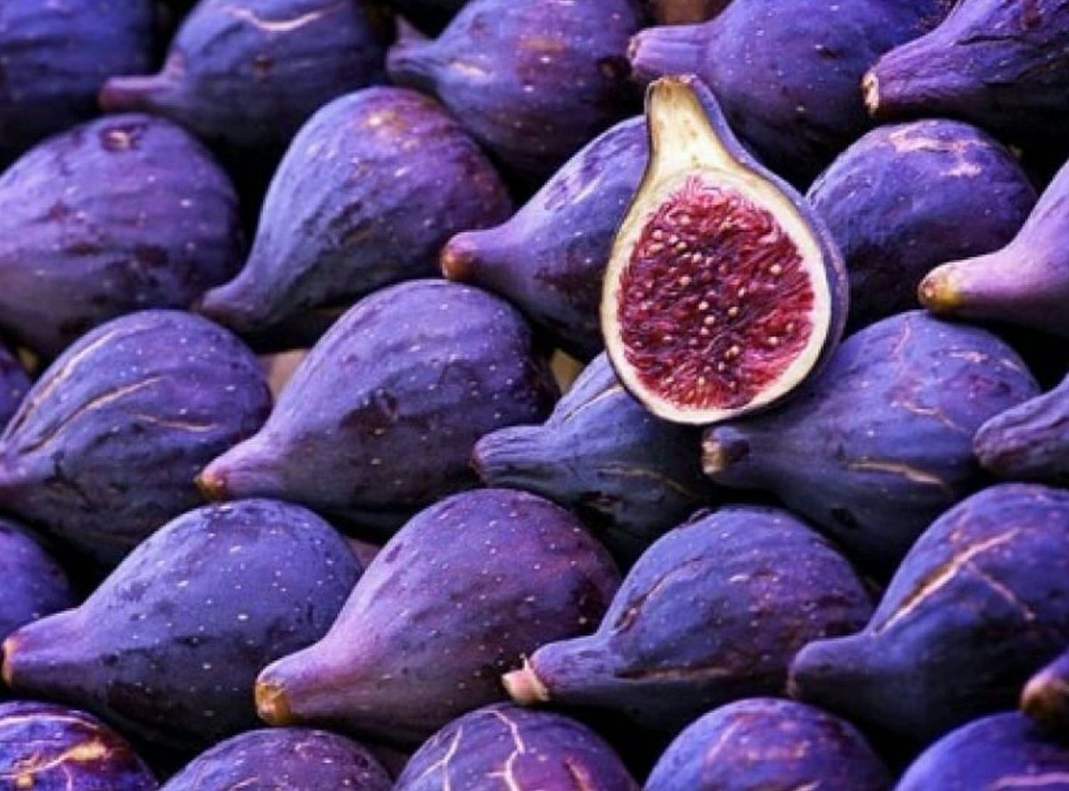 Фиолетовый фрукт