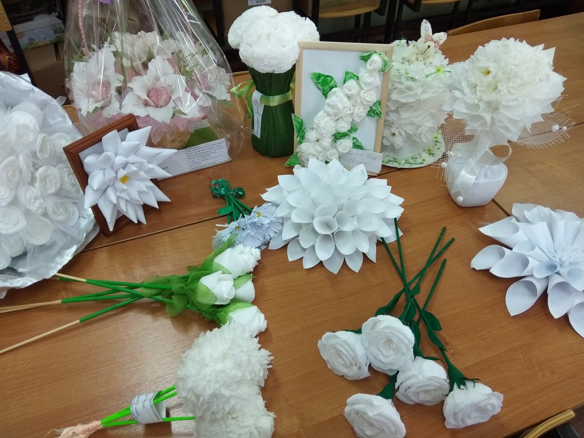 Белые цветы из бумаги для акции белый цветок