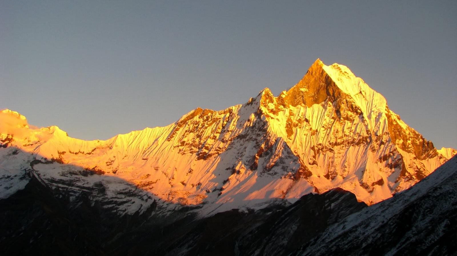 Гималаи море. Тибет Эверест Гималаи. Гора Аннапурна Эверест. Золотая гора Гималаев. Долина Катманду Гималаи.