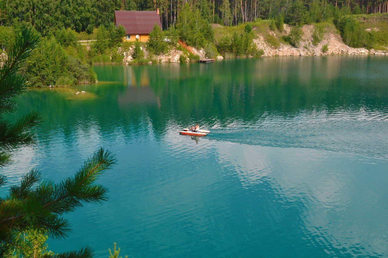 Где можно отдохнуть на озере. Голубое озеро Ордынка Абрашино. Абрашино мраморное озеро. Мраморное озеро Новосибирск Караканский Бор. Мраморное озеро Новосибирск Абрашино база Оазис.