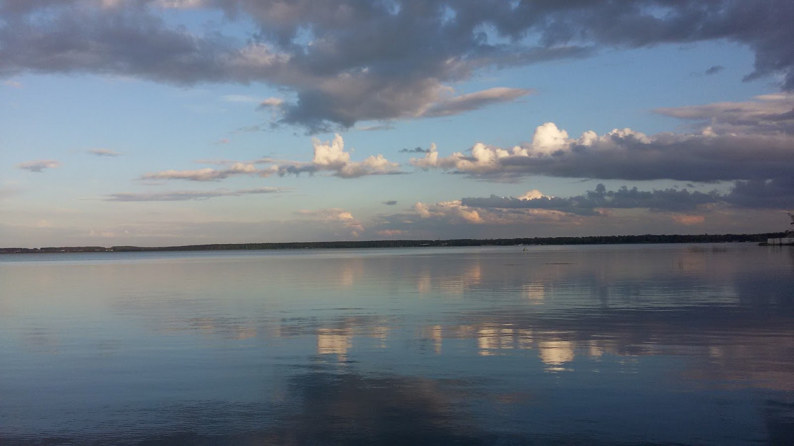 Озеро сугояк челябинская. Озеро Сугояк. Озеро Сугояк Челябинская область. Лазурный озеро Сугояк. Поселок Лазурный озеро Сугояк.