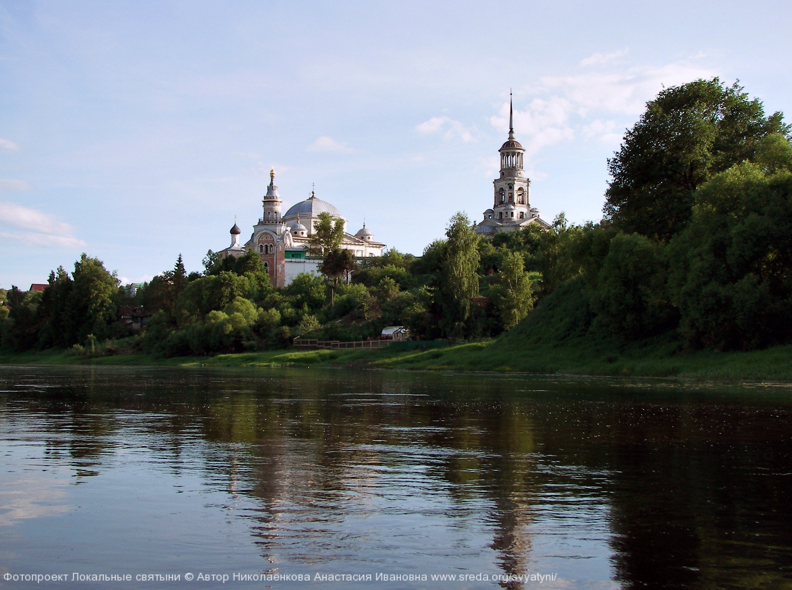 Тверь река. Река Съежа Удомля. Тверь река Тверца Городня. Тверь Городище Тверца. Церковь в Твери на берегу Тверцы.