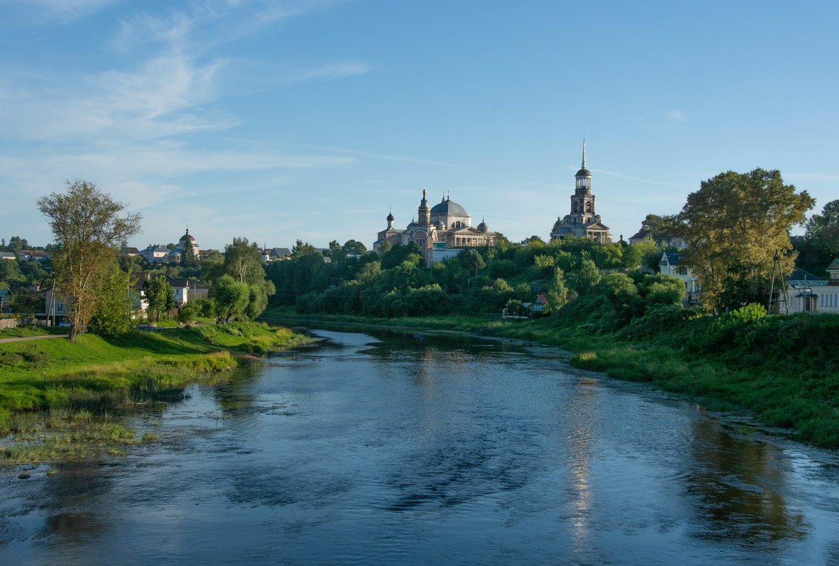 Торжок. Тверца Торжок. Река Тверца Тверская область. Городок Торжок. Река в Торжке.