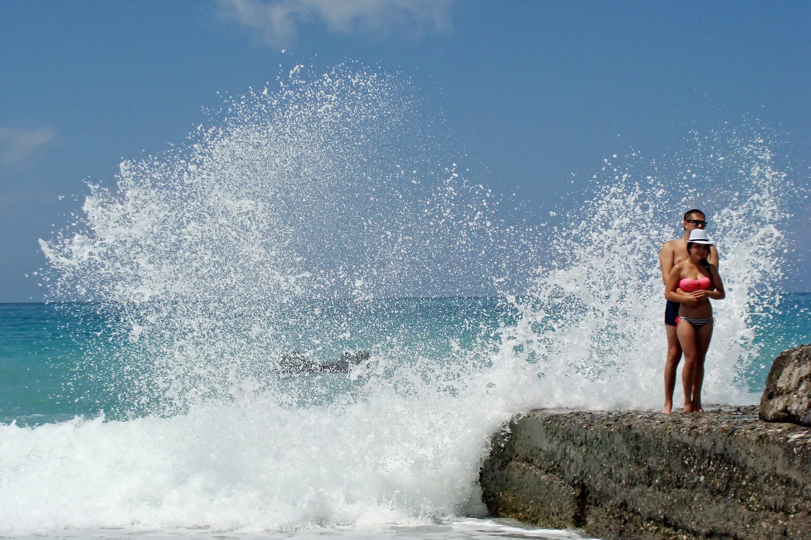 Гагры погода море температура воды. Амжикухуа Абхазия. Абхазия пляж. Абхазия море девушка. Фотосессия в Гагре на пляже.