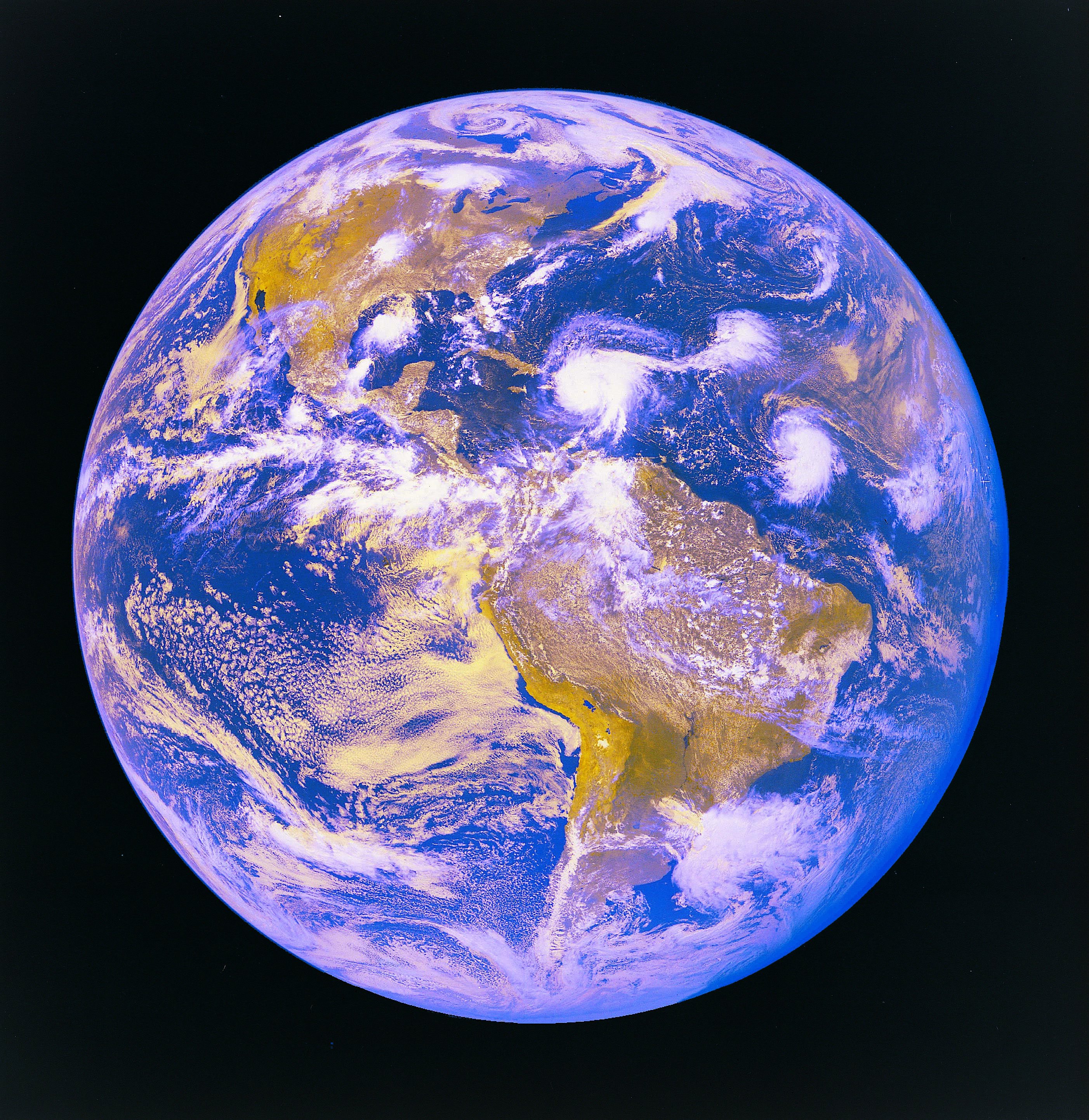 Планета имеющая форму шара. Планета земля. Земля шарообразная. Форма земли. Сферическая форма земли.