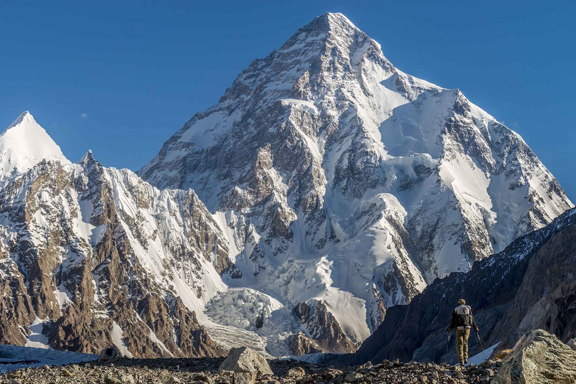 Какая гора занимает второе место по высоте. К 2 гора Чогори. Чогори Пакистан. Гора Чогори Пакистан. K2 Гималаи.