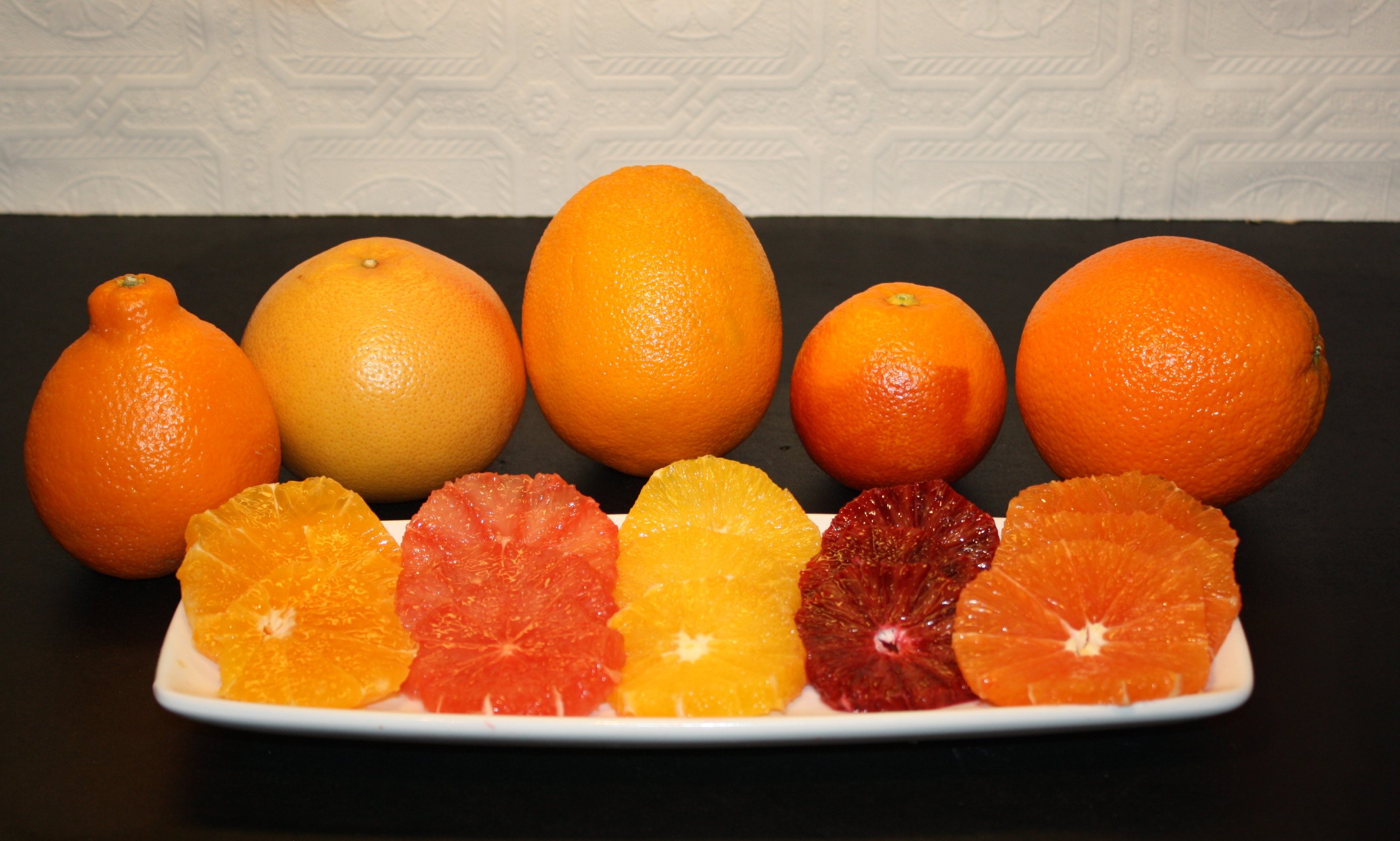 Почему мандарин оранжевый. Сорт мандарин Минеола. Минеола фрукт. Сорта мандаринов Минеола. Мандарин сорт Мандора.