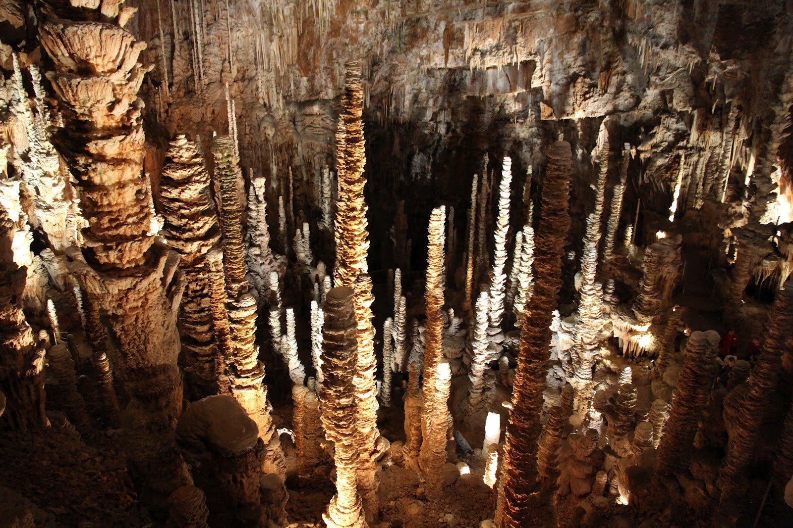 Big mother nature cave. Пещера сталактиты и сталагмиты.