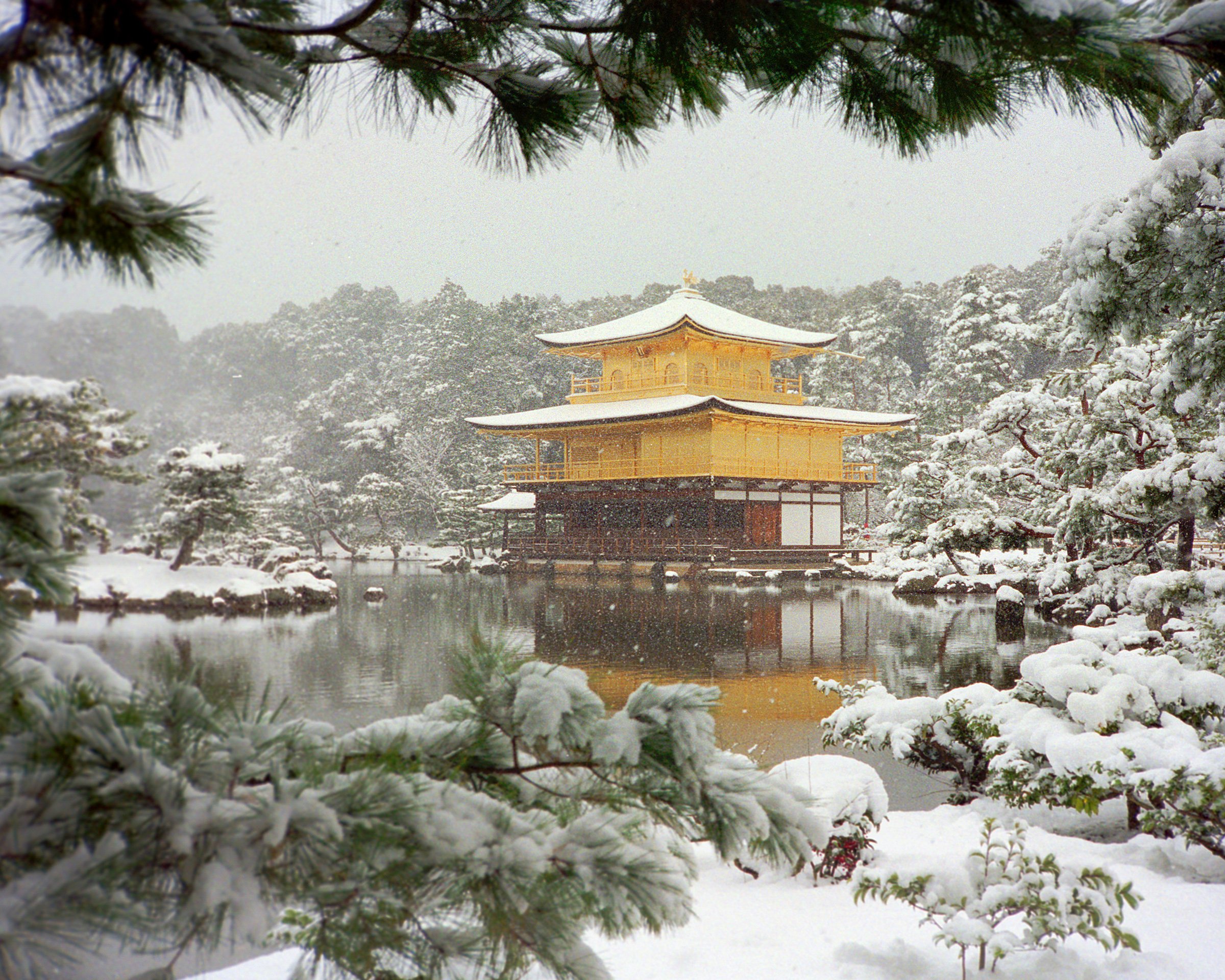 Япония храм Кинкакудзи (золотой павильон) внутри