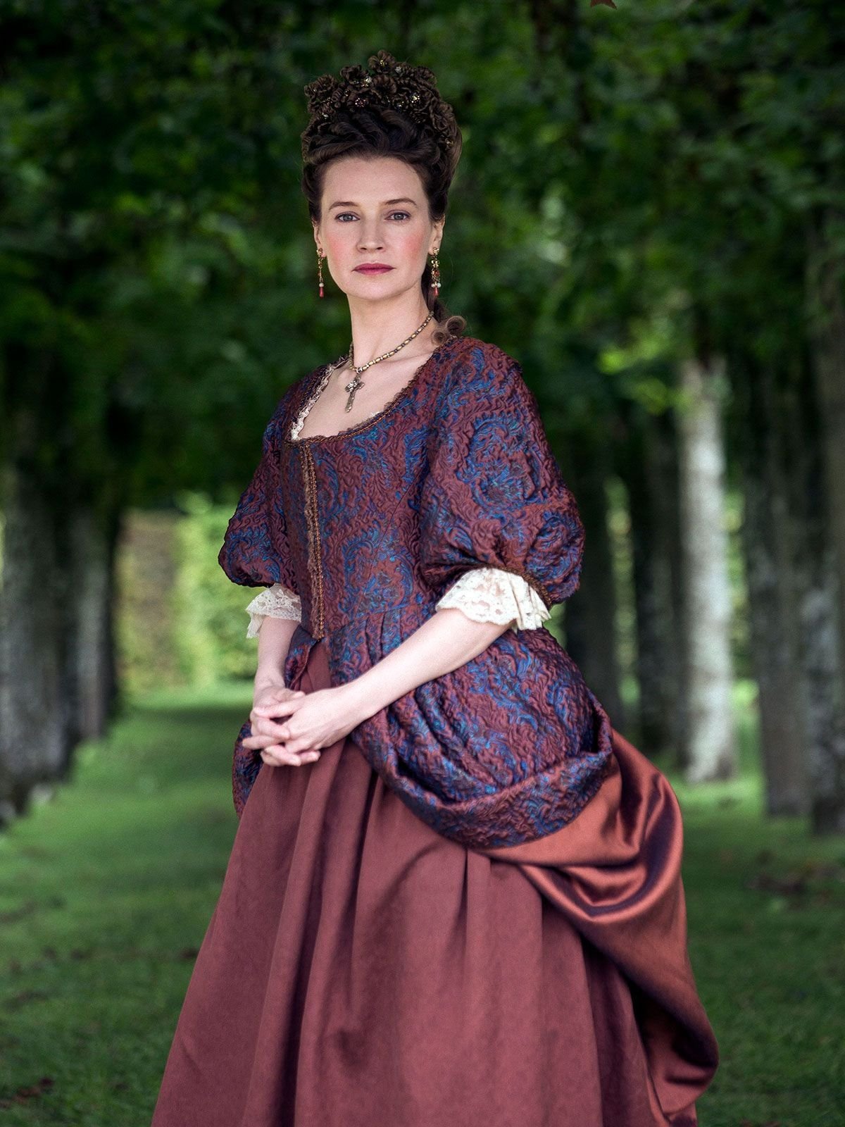 Версаль одежда. Кэтрин Уолкер Версаль. Мадам де Лавальер Версаль.