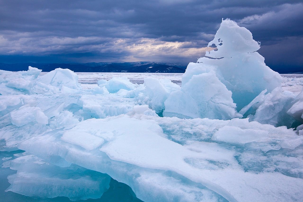 Северный ледовитый океан хаос торосов долгая. Ледяные Торосы на Байкале. Торосы Карское море. Торосы в Арктике. Торосы Чукотское море.