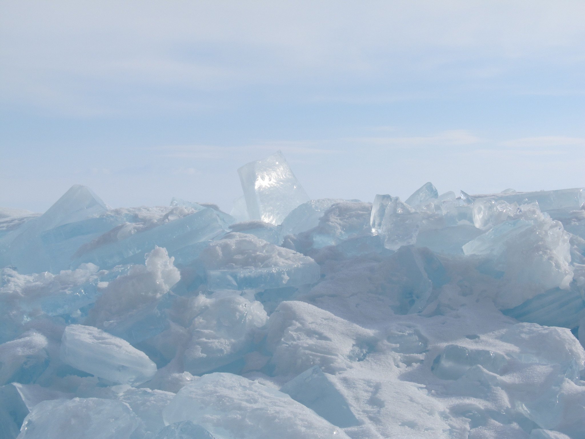 Торосы что это. Байкальский лед. Торосы на Байкале. Байкал зимой. Байкал зимой фото.