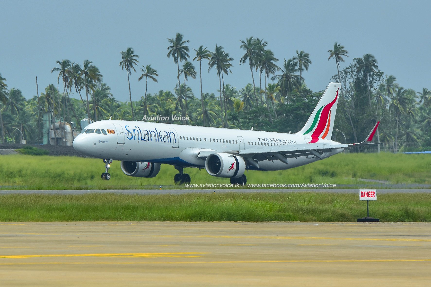 Шри ланка авиабилеты цена. Шриланкан Эйрлайнз. Рейсы самолета srilankan Airlines. Полёт авиакомпания Saab 340. Самолёт а 340 South African.