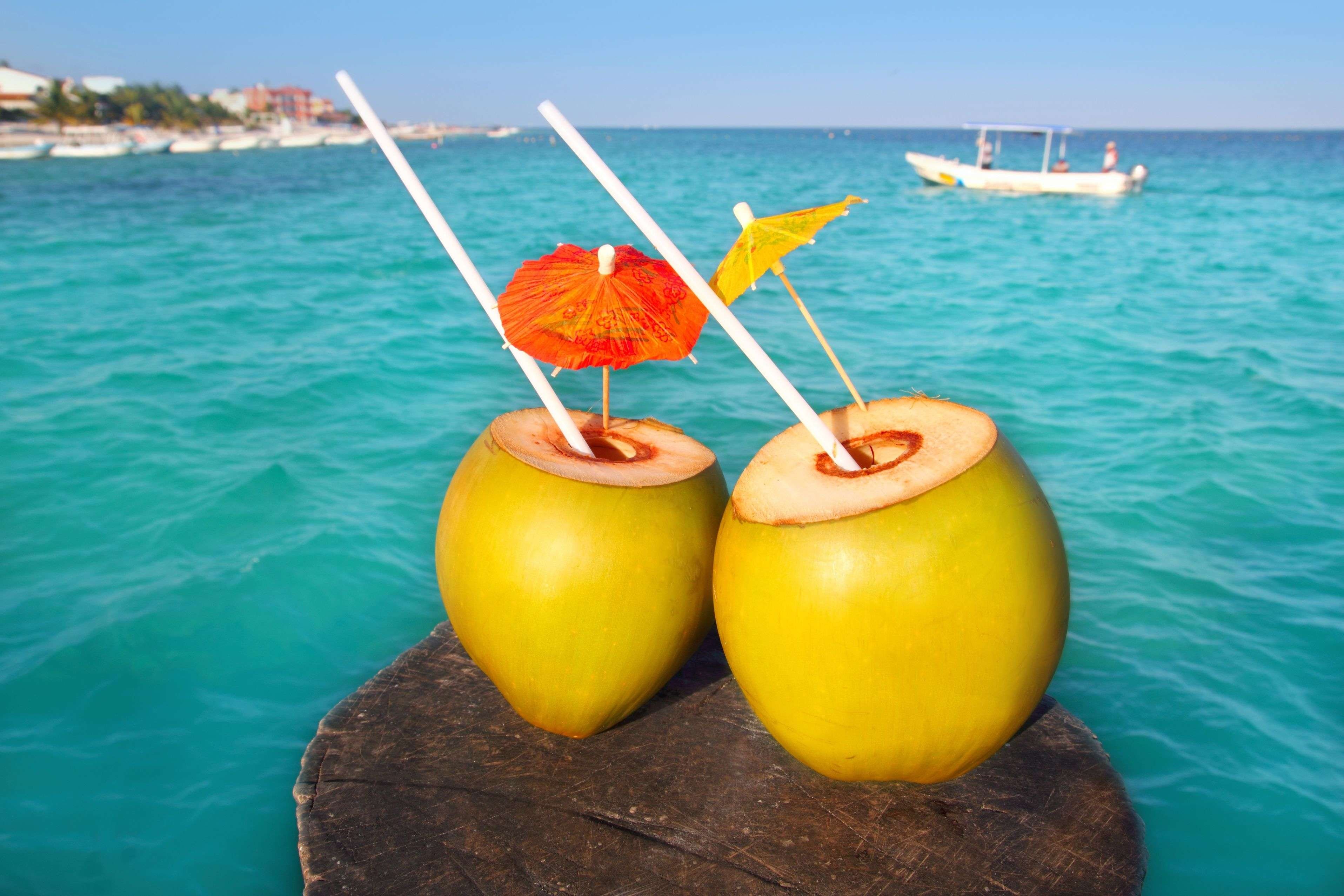 Как чистить паттайю. Коктейль на пляже. Море фрукты. Фрукты на Мальдивах. Фрукты на Мальдивах фото.