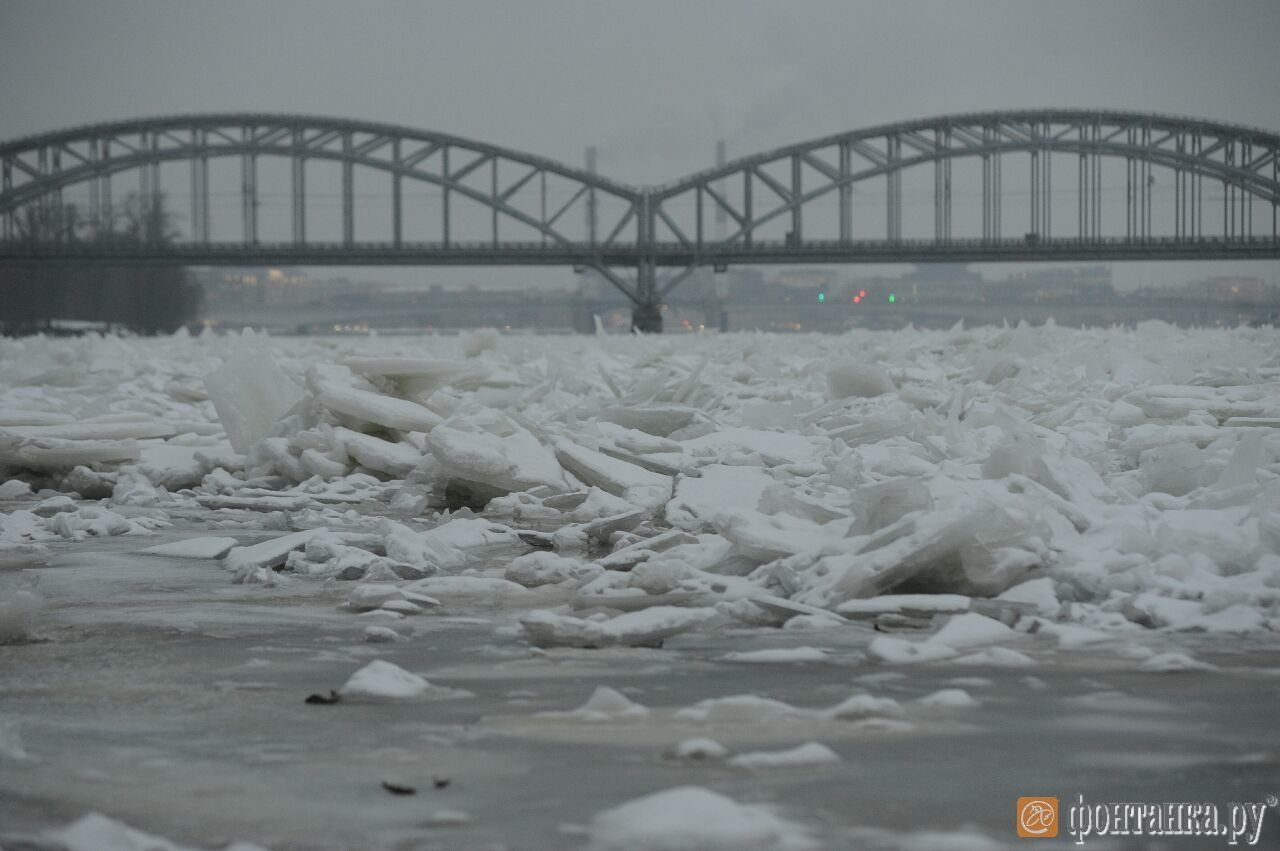 Ледяной зажор на Неве-реке