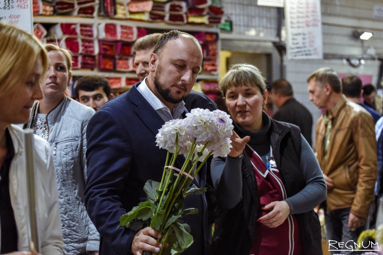 Как работает рижский рынок. Рижский рынок Москва. Рижский рынок цветы. Рижский рынок Москва цветы. Цветочный рынок в Москве.