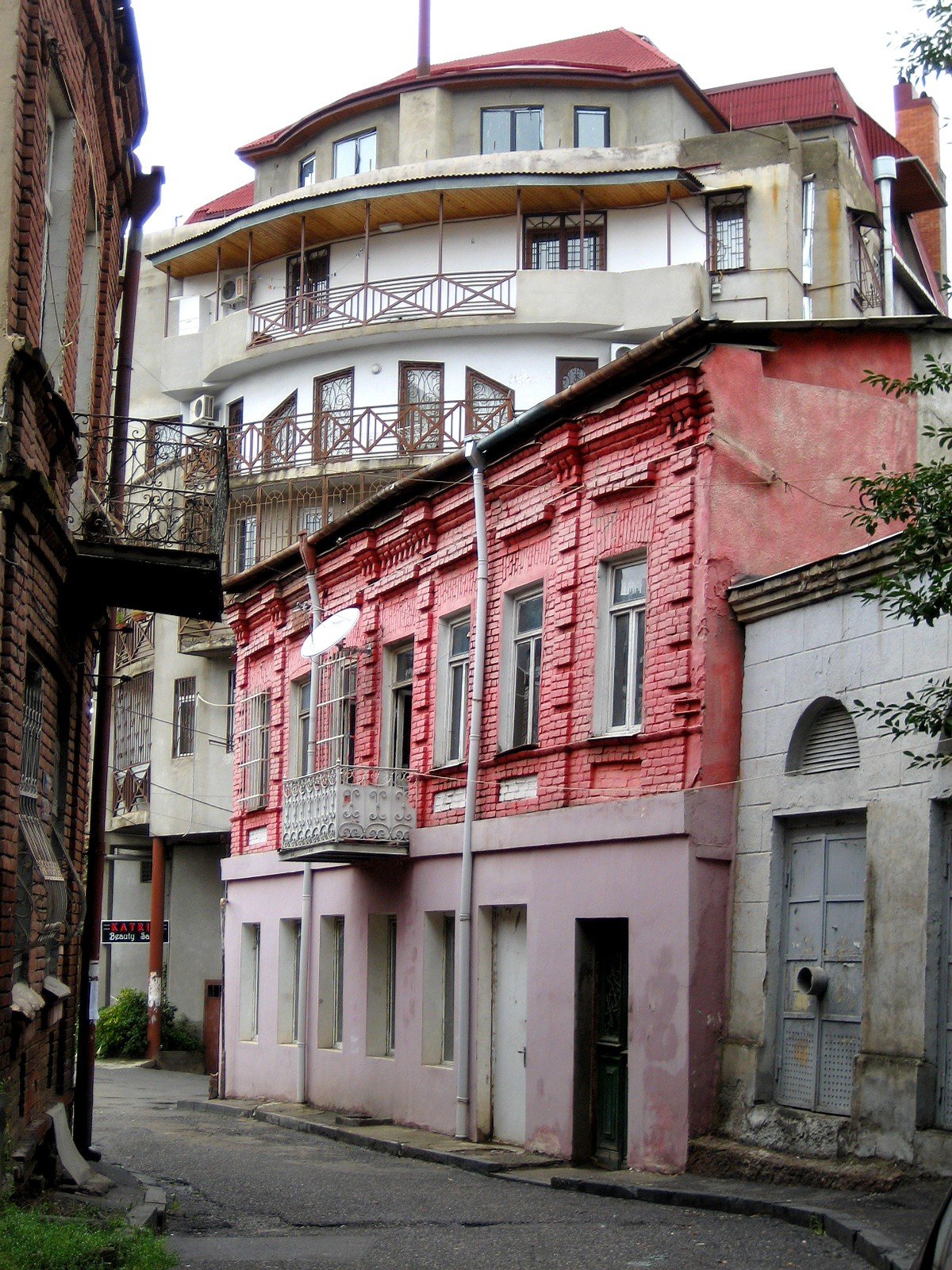 Tbilisi streets. Леселидзе Тбилиси. Тбилиси ул Леселидзе. Грузия Тбилиси ул Иванидзе. Тбилиси улица Бочоришвили.
