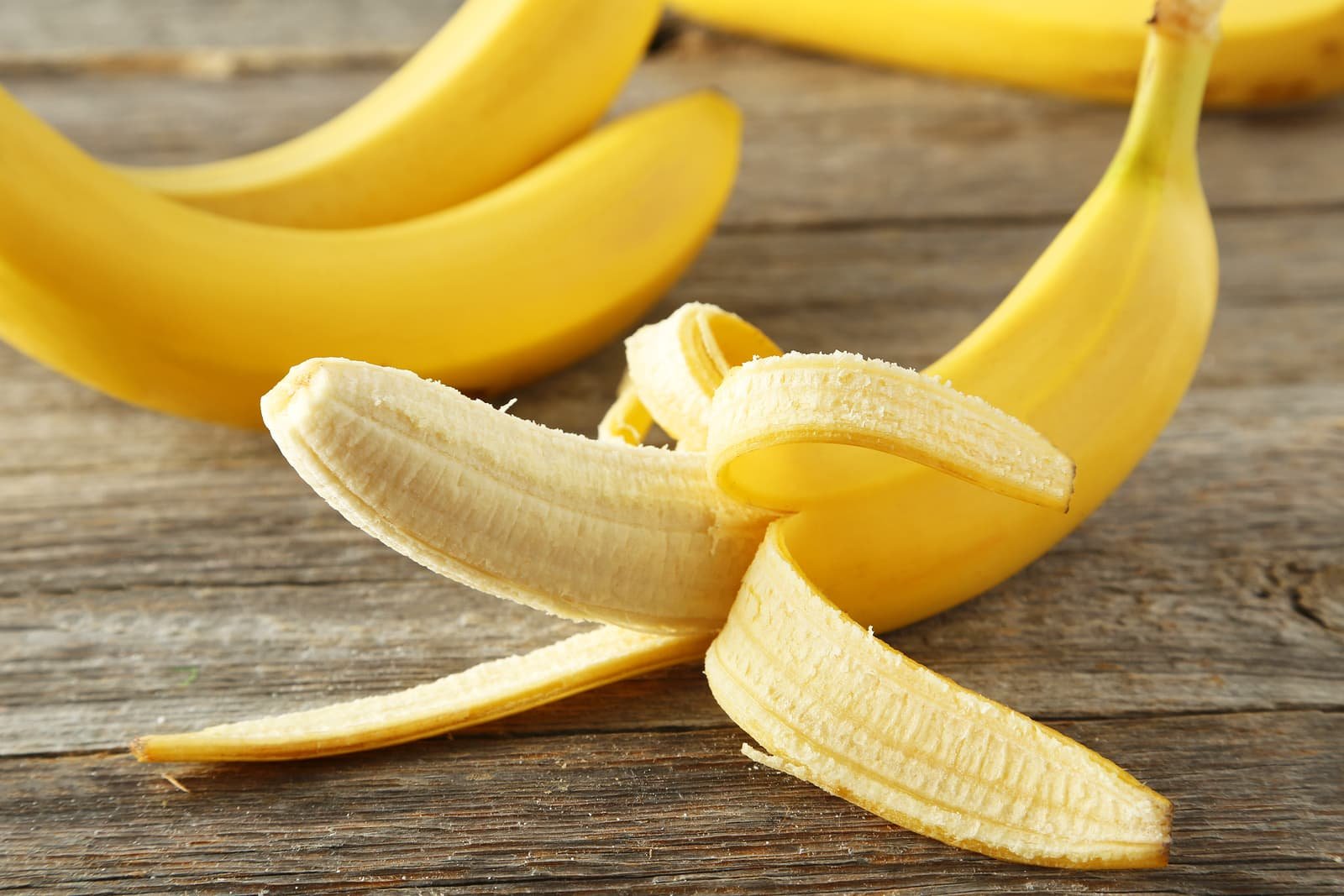 Картинка банан. Банан. Красивый банан. Банан открытый. Бананы красиво.