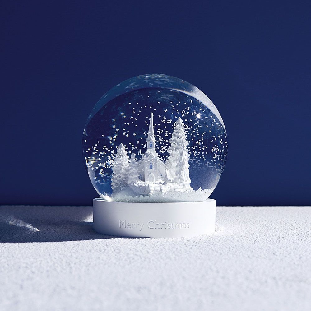 Стеклянный шар снег