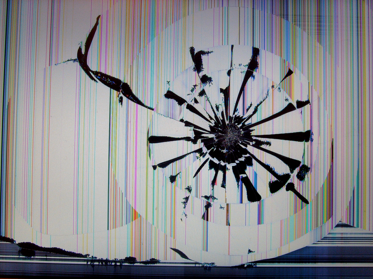 Разбитый экран. Разбитый монитор. Разбитый экран телевизора. Разбитая матрица.