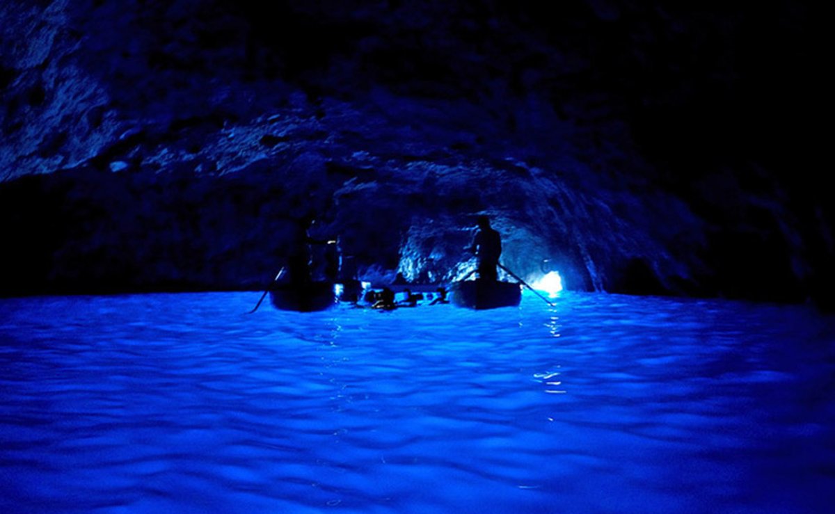 Голубая пещера турция. Голубой грот Хорватия. Голубой грот Италия. Голубой грот (капри). Голубой грот на острове капри.