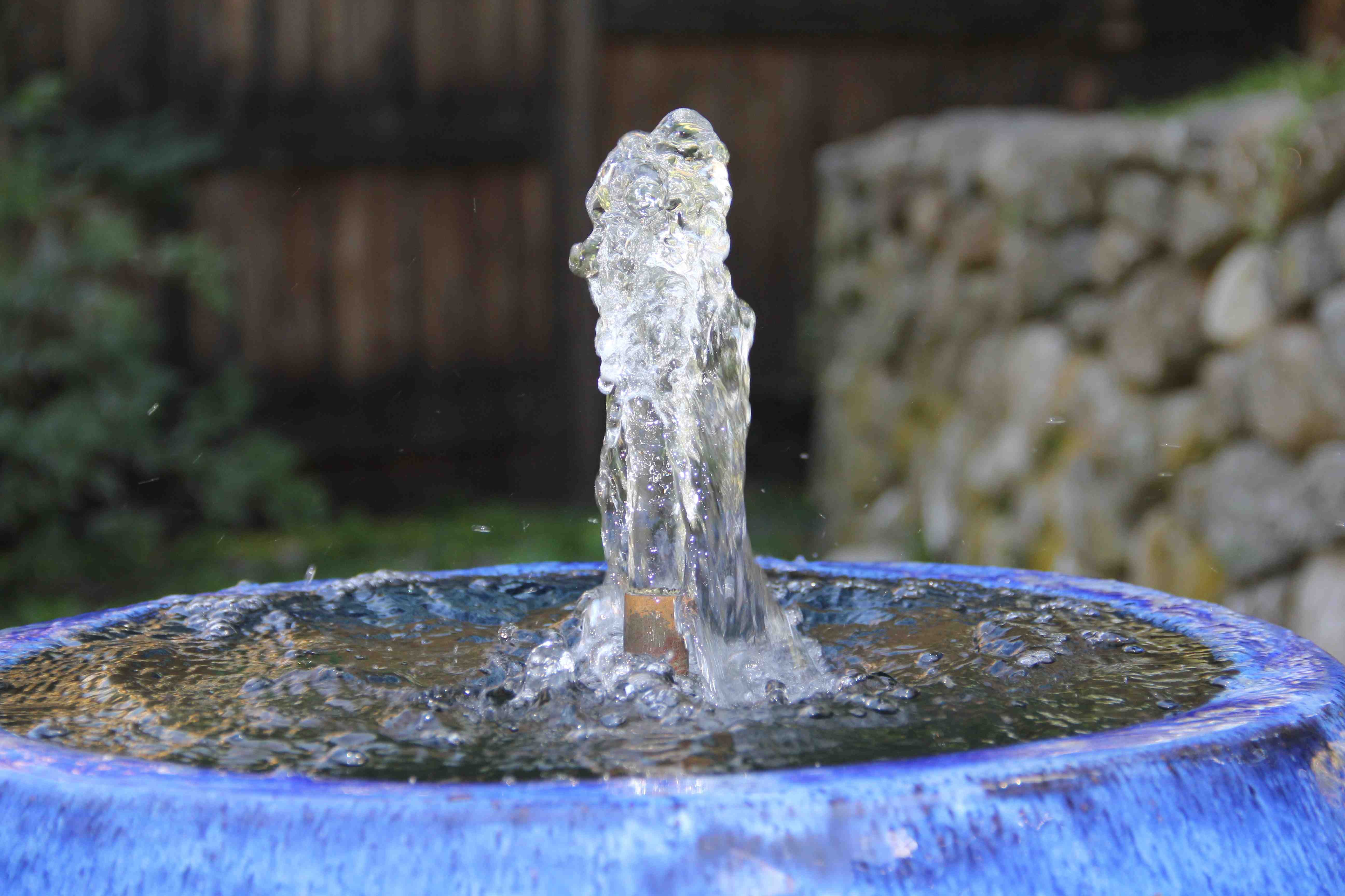 Струи воды фонтана. Струя воды фонтан. Источник воды. Вода в фонтане. Струя фонтана.