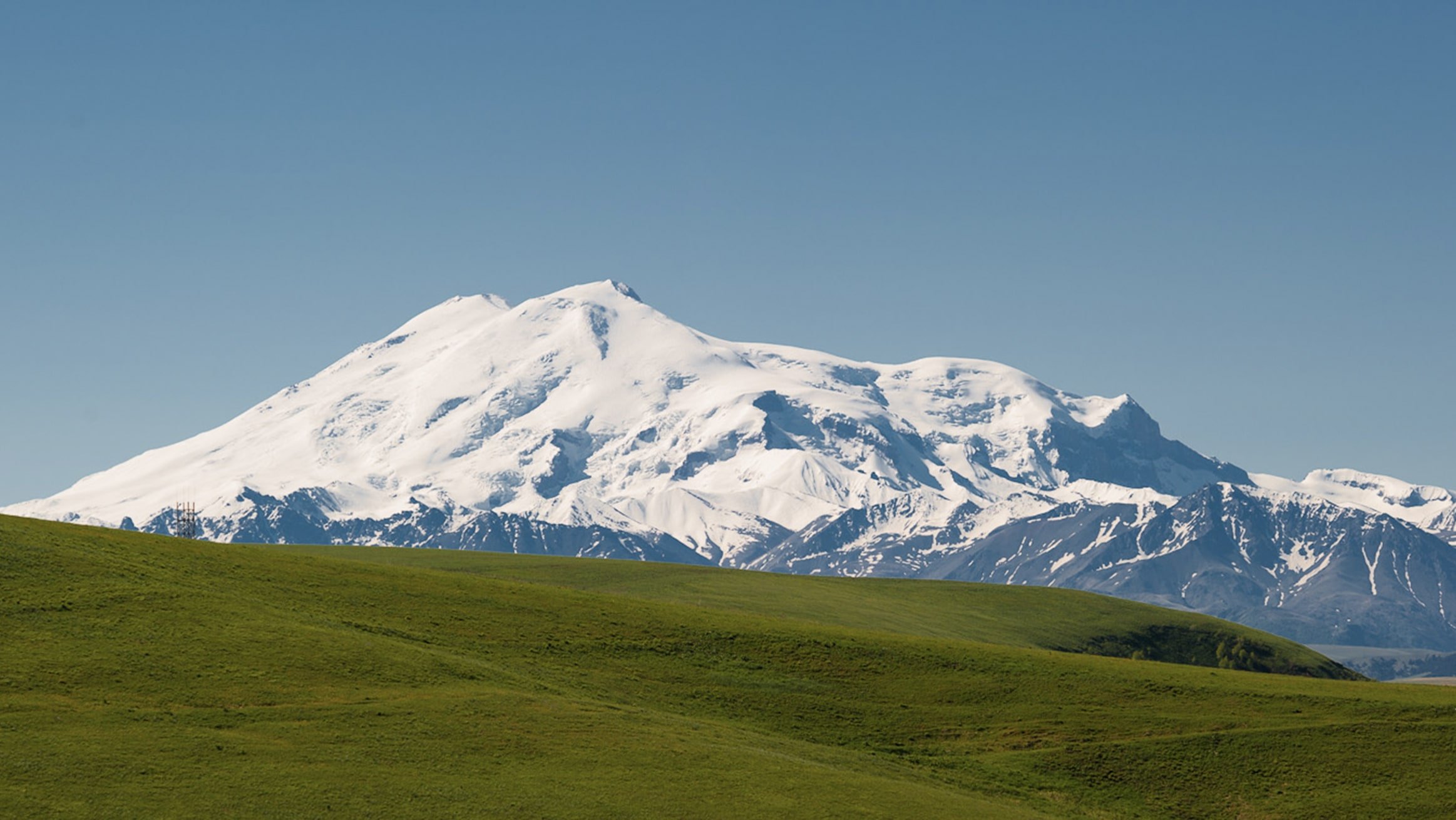 Гора эльбрус самая высокая точка. Гора Эльбрус (Кабардино-Балкария, Карачаево-Черкесия). Северный Кавказ Эльбрус. Горы Эльбрус кавказский хребет. Северный Кавказ горы Эльбрус.