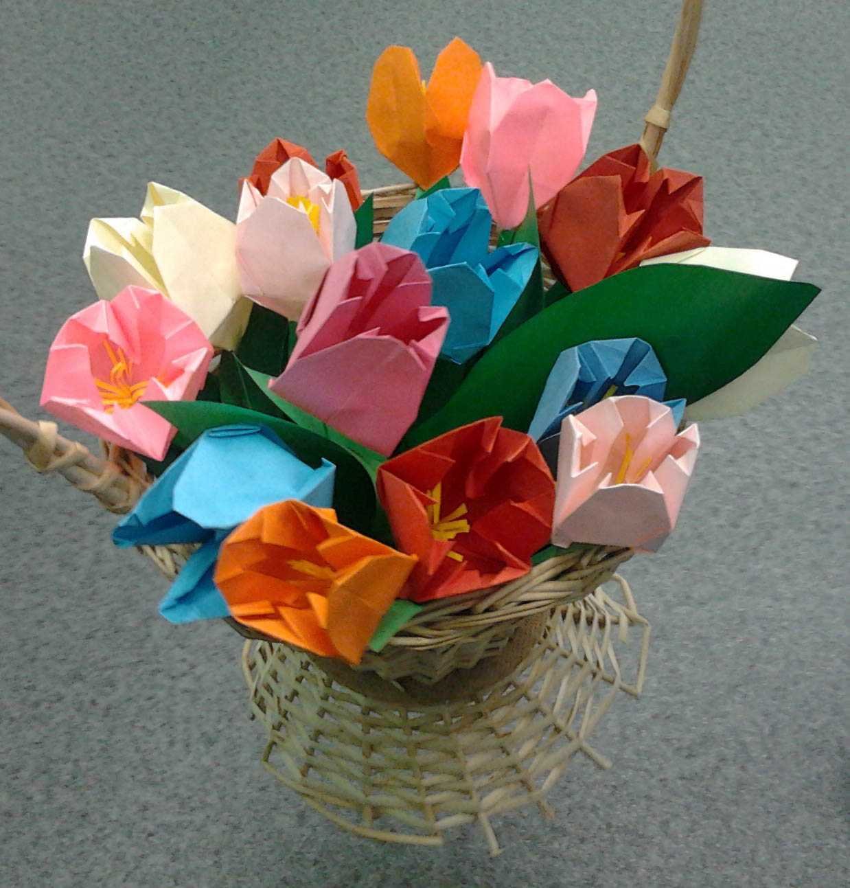 Цветы для мамы своими руками из бумаги