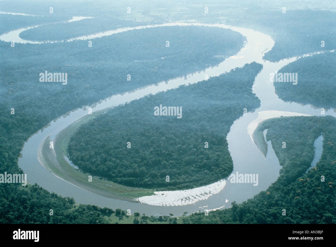 Самая широкая река в мире. Крупные реки и озера Бразилии. Самая большая река в мире. Риу-негру впадает в амазонку.