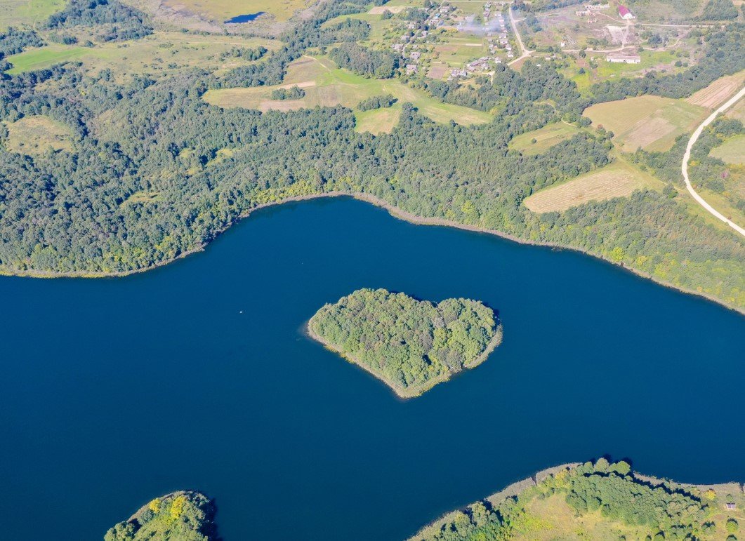 Озеро в форме сердца