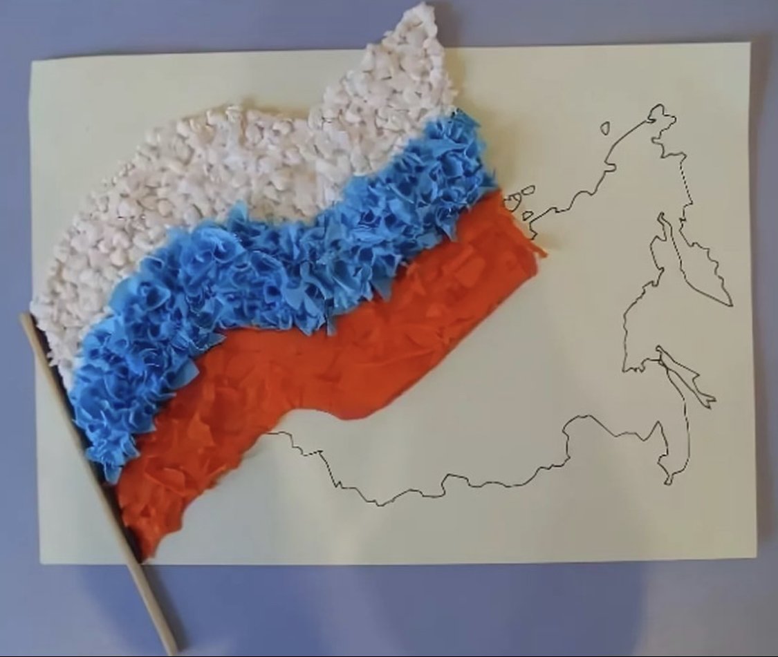 ПОПОДЕЛКА В детский сад ко Дню флага России