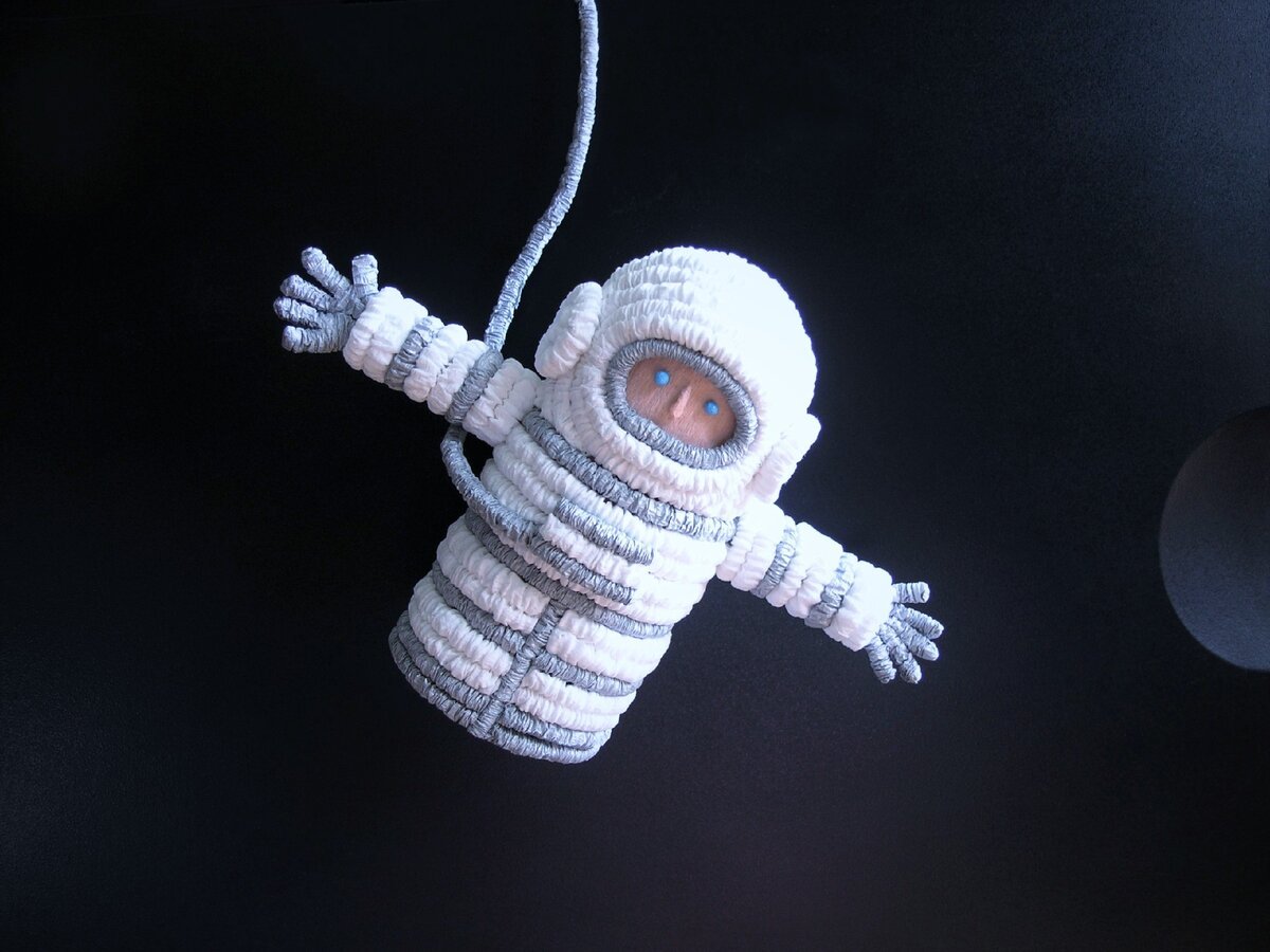 Поделка космонавт из фольги