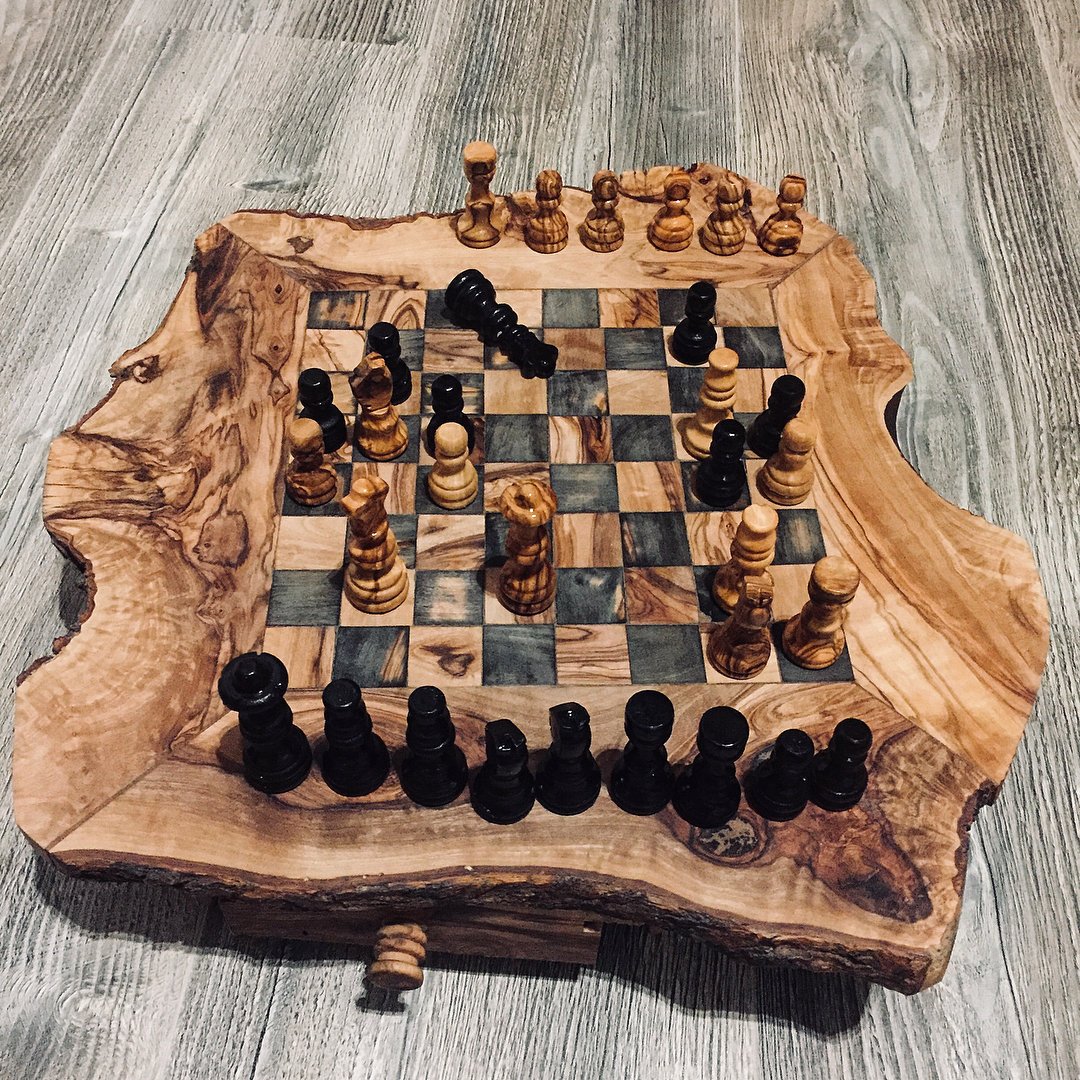 Шахматы из дерева (фото, видео и макет)
