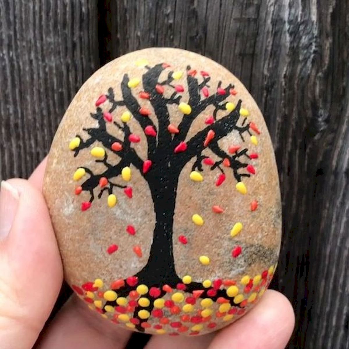Осеннее дерево из камней
