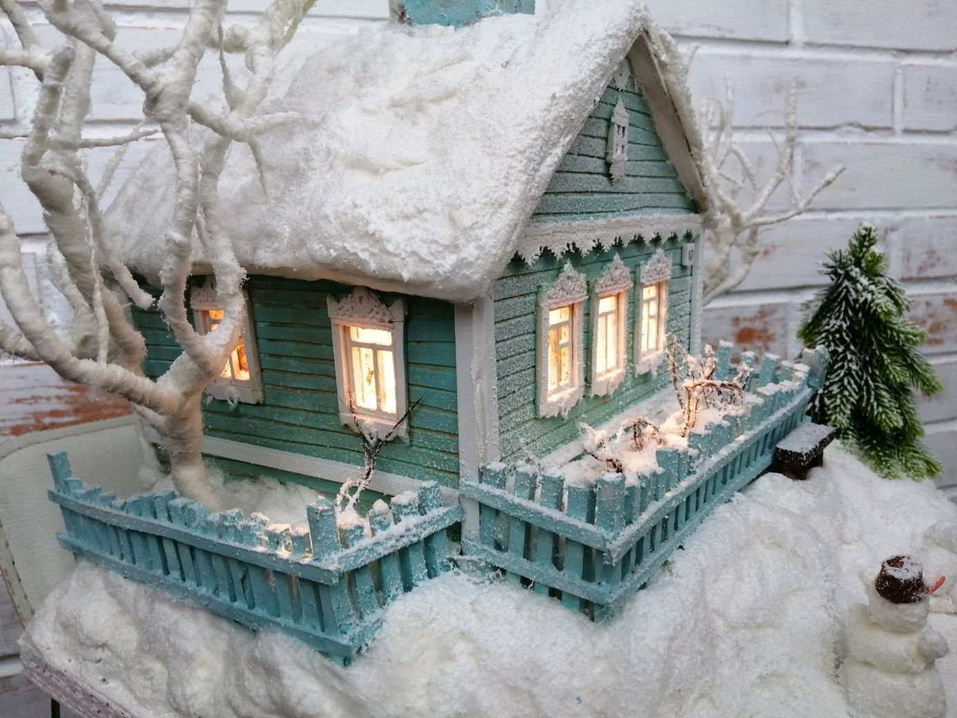 Как сделать красивый домик Деда Мороза своими руками