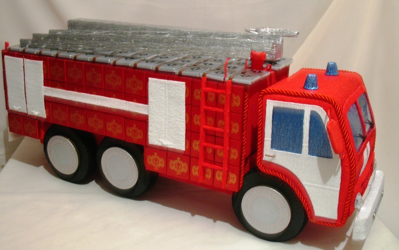 Публикация «Мастер-класс по конструированию из картона „Пожарная машина“» размещена в разделах