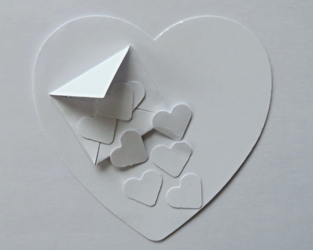 Объемные сердечки из бумаги