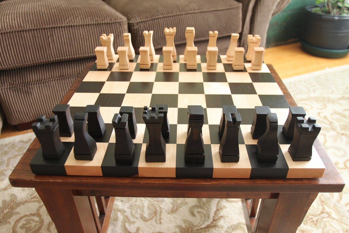 На шахматной доске поставили 5. Необычные шахматные доски. Необычные шахматные фигуры. Шахматы доска. Креативная шахматная доска.