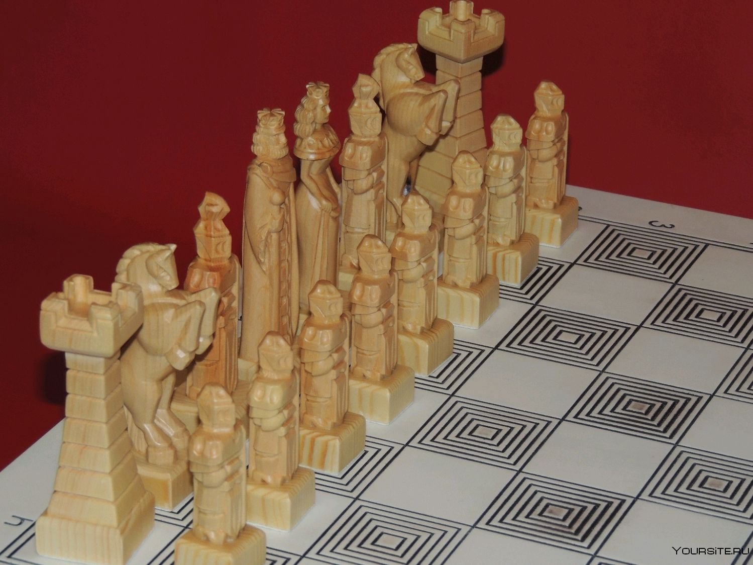 Резные шахматы из дерева