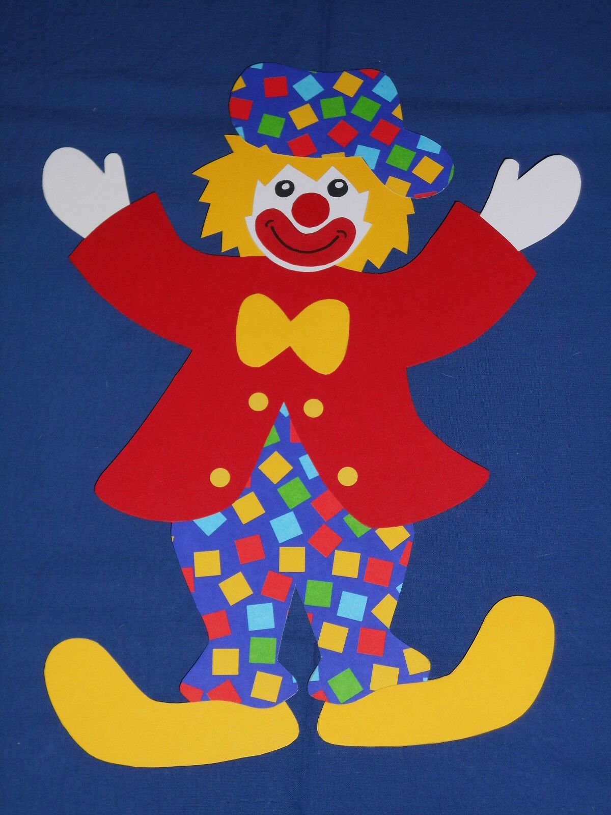 Аппликация клоун средняя. Клоун поделка из бумаги. Аппликация "клоун". Поделка клоун для детей. Клоун аппликация для детей.